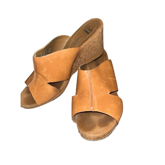 Clarks Womens Sandal 8.5 Wedge Soft Cushion Tan‎ Cork Slip On Collection - Picture 1 of 9